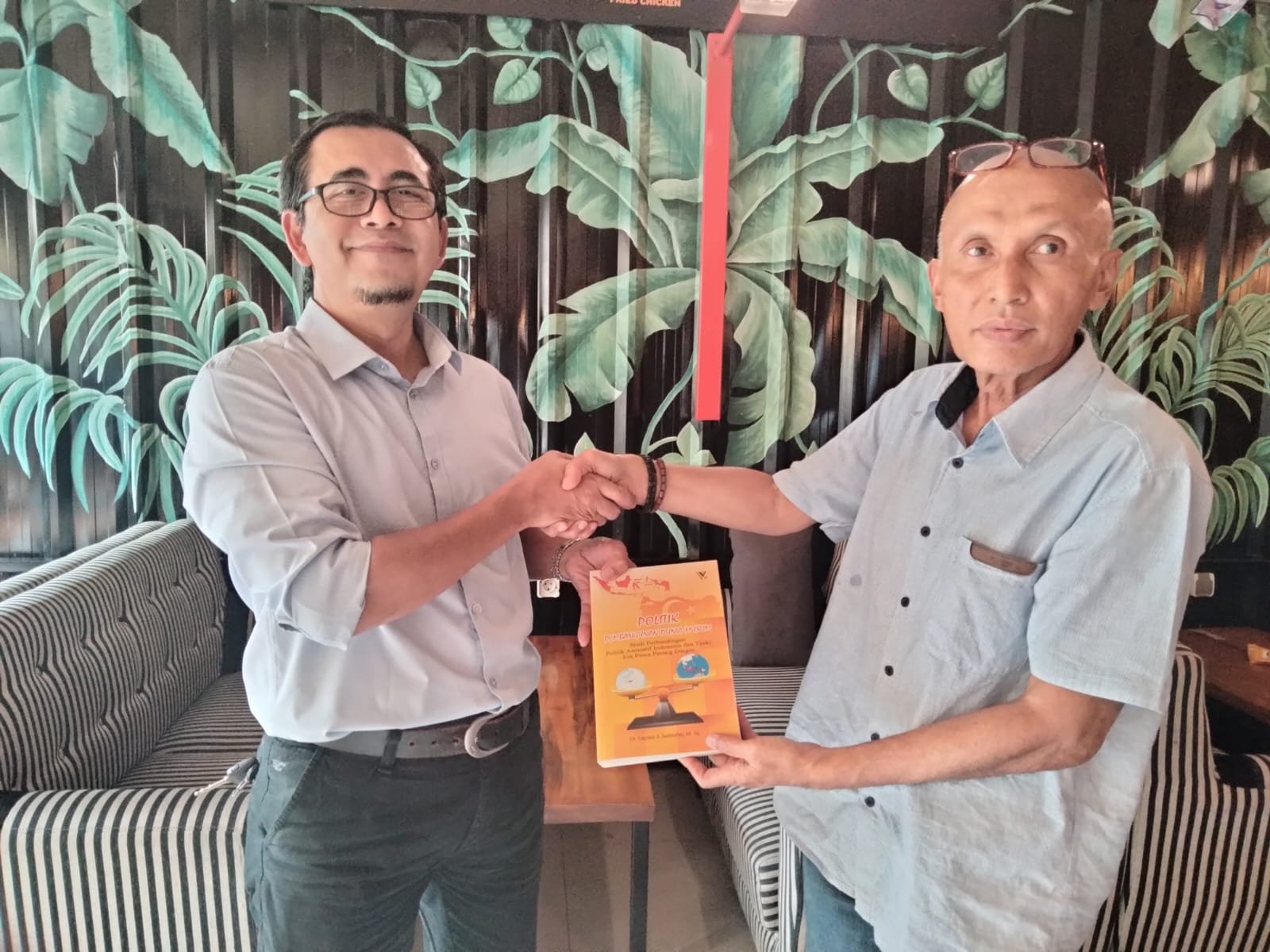 Bedah Buku, Dosen Esa Unggul Ungkap Penyebab Pemba