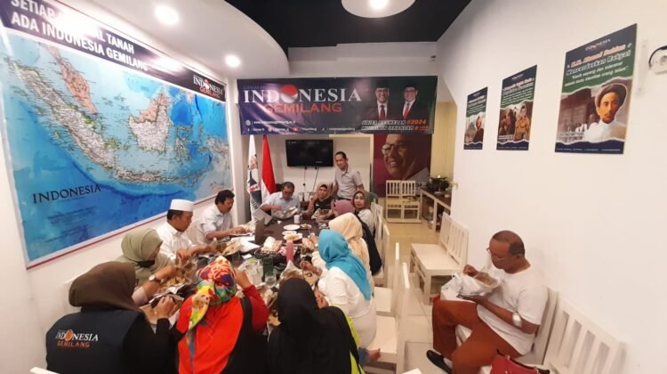 Hampir Selalu Ada Tamu Saat Reboan di Kantor IG Hampir Selalu Ada Tamu Saat Reboan di Kantor IG