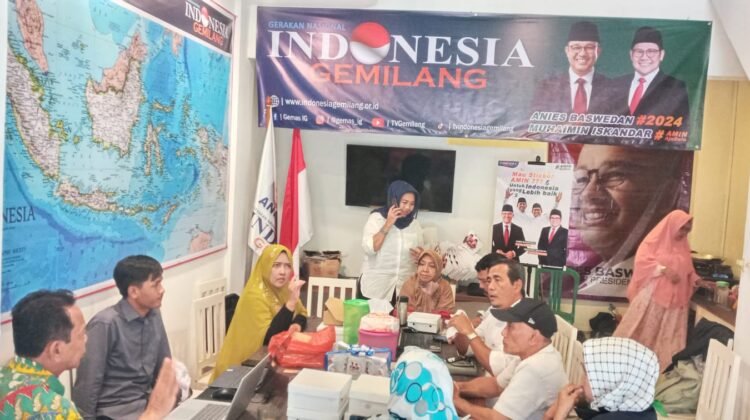 Bagi-Bagi Stiker Usai, Bimtek Menjelang Bagi-Bagi Stiker Usai, Bimtek Menjelang