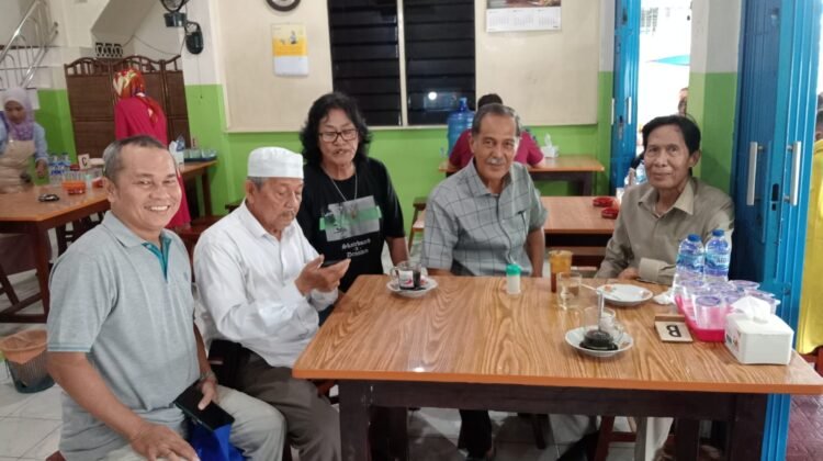 Sarapan Pagi di Warkop Tawakal Jambi, Tokoh Masyarakat Diskusikan Pemilu 2024 Sarapan Pagi di Warkop Tawakal Jambi, Tokoh Masyarakat Diskusikan Pemilu 2024